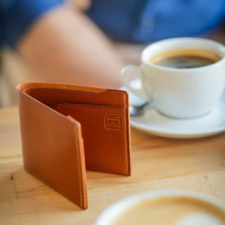 Čas peněženek jednou nejspíš skončí, ale dnes to nebude. Co potřebuješ mít vždy u sebe? Pár korun a možná nejakou kartou...