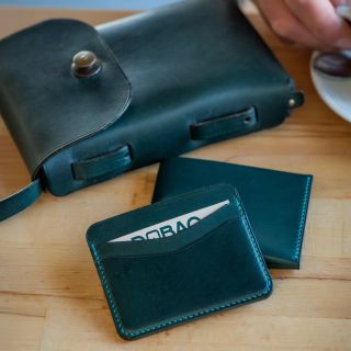 Zelená je dobrá, už je to tak.... Co dělá DOBAG DOBAGem? -Vlastní design a nebo tvůj -Ruční řezání - snadno říznu cokoliv...